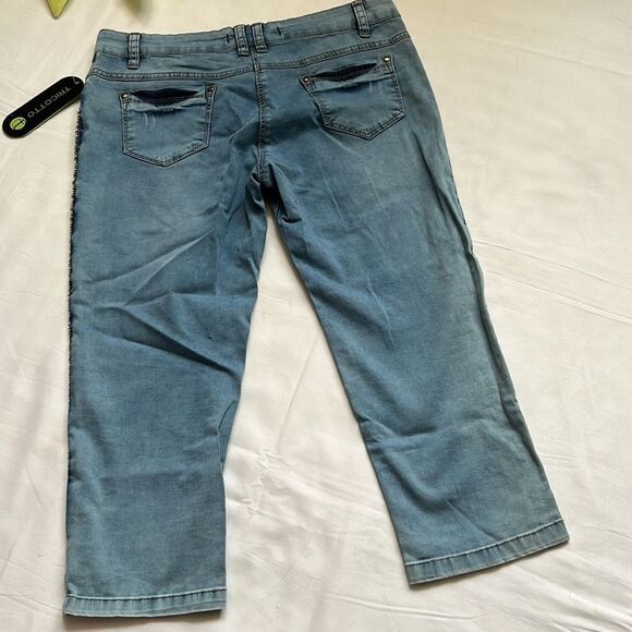 ⭐️nwt Tricotto Denim Capris⭐️ - Picture 7 of 8